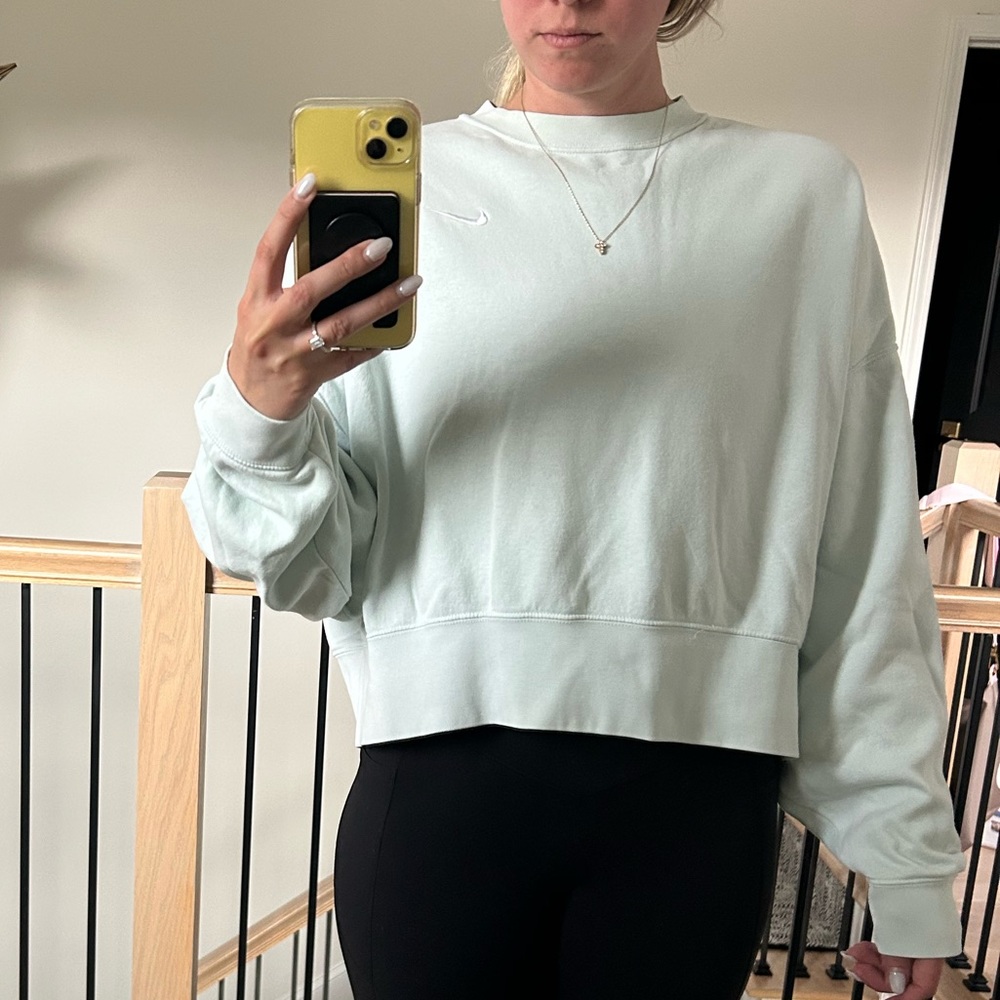 NIKE Women’s Mint Green Cropped Sweatshirt
